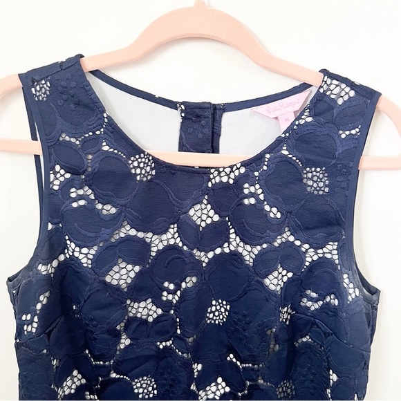 Lilly Pulitzer Navy Floral Lace Iona Shell Sleeveless Top Medium - Picture 2 of 8